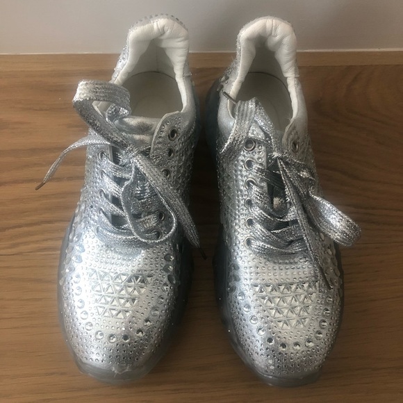 New NWOT silver crystal shiny shimmer sneaker size 240 size 7 rhinestone - Picture 2 of 5